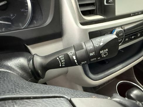 Used 2019 Toyota Highlander XLE FWD image 12