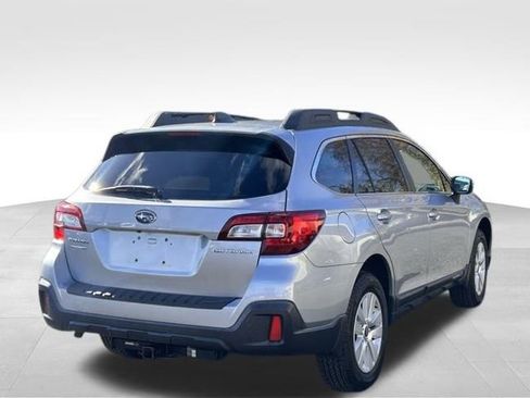 Used 2018 Subaru Outback 2.5i Premium image 7