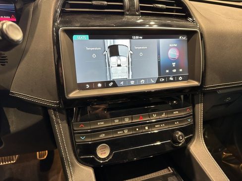 Used 2019 Jaguar F-PACE R-Sport image 23