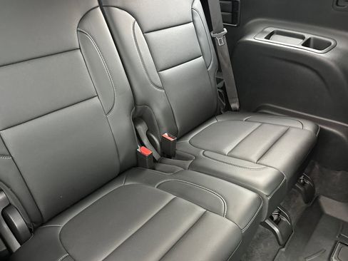 Used 2021 GMC Acadia SLT w/ Elevation Edition image 17