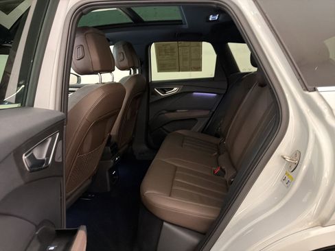 Certified 2023 Audi Q4 e-tron Prestige image 15