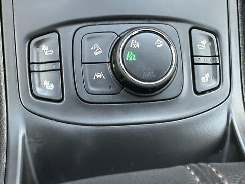 Used 2024 GMC Terrain SLT image 19