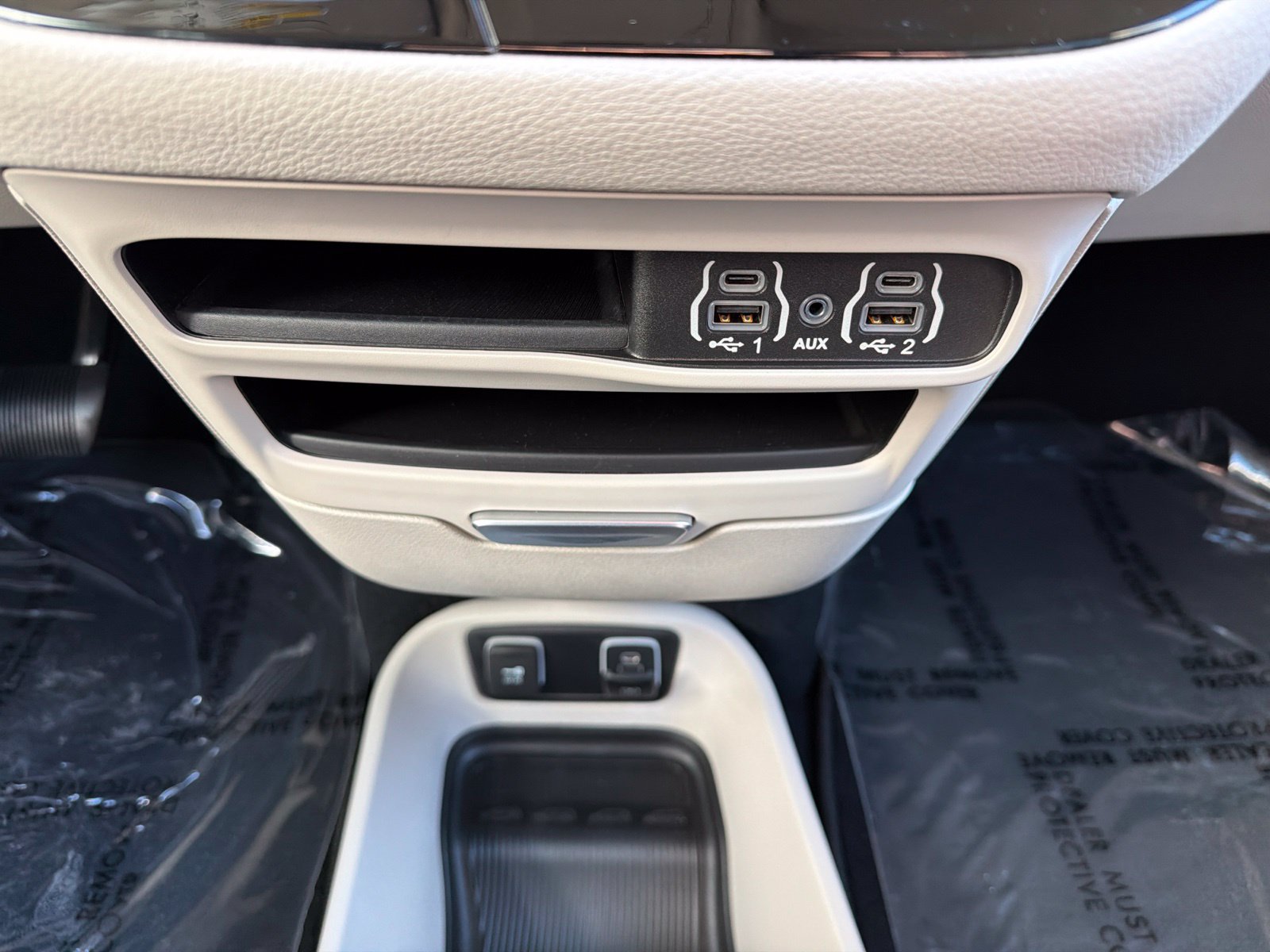 Used 2021 Chrysler Pacifica Touring w/ Cold Weather Group FWD image 32