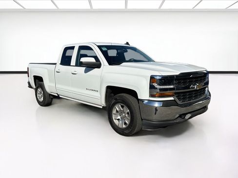 Used 2018 Chevrolet Silverado 1500 LT w/ Trailering Package AWD/4WD image 3