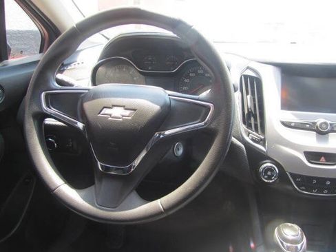 Used 2017 Chevrolet Cruze LS image 18