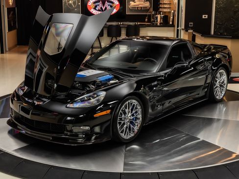 Used 2009 Chevrolet Corvette ZR1 w/ Preferred Equipment Group RWD image 6