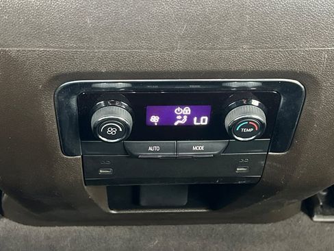 Used 2025 Chevrolet Suburban LT AWD/4WD image 20