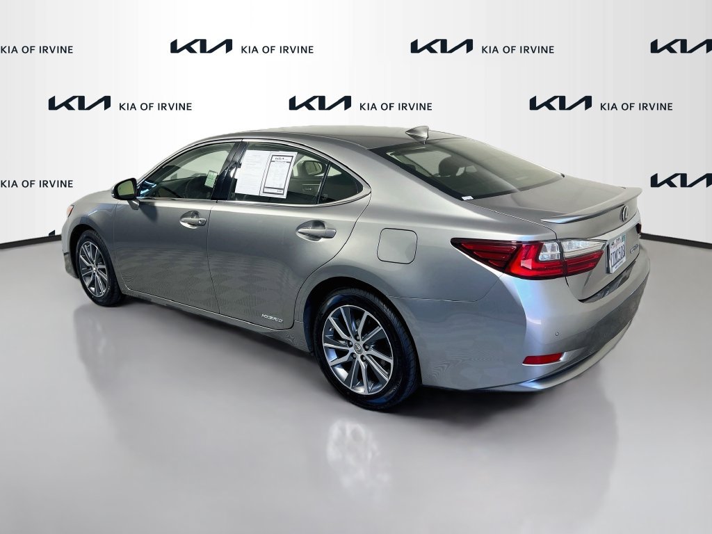 Used 2016 Lexus ES 300h w/ Luxury Package w/Wood Trim FWD image 5