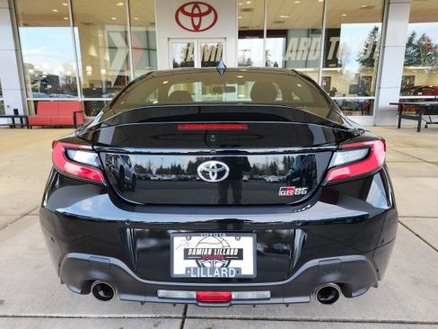 Used 2025 Toyota GR86 Premium image 11