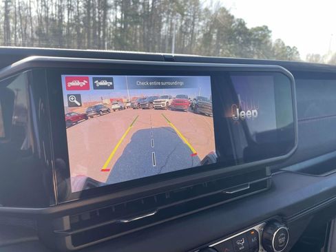 Certified 2025 Jeep Gladiator Rubicon image 36