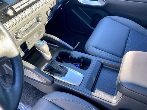 Used 2025 Nissan Frontier SV image 19