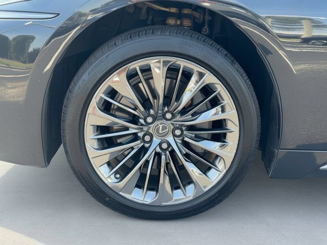 Used 2018 Lexus LS 500 w/ Interior Upgrade Package RWD image 11
