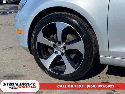 Used 2010 Volkswagen Golf 2-Door FWD image 9