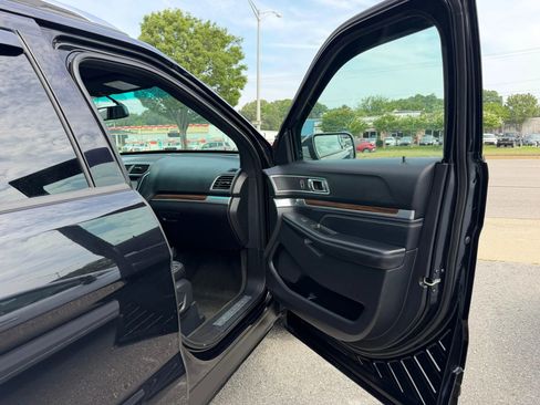 Used 2017 Ford Explorer Limited AWD/4WD image 16