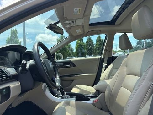 Used 2017 Honda Accord EX-L image 11