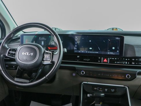 Used 2025 Kia Carnival FWD image 17