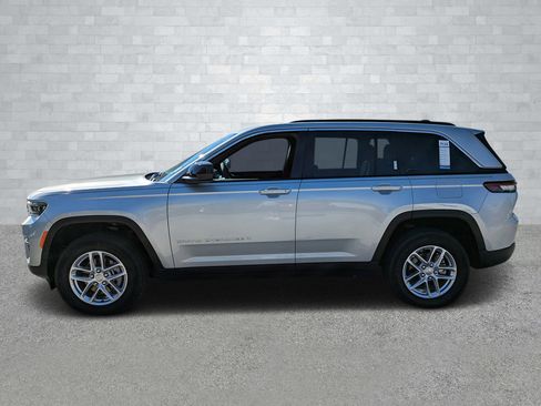 Used 2025 Jeep Grand Cherokee Laredo X image 8