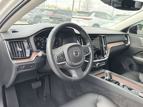Used 2022 Volvo S60 B5 Momentum w/ Premium Package image 10