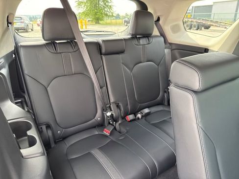 Used 2025 Honda Pilot Touring image 12