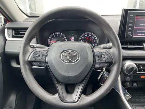 Used 2019 Toyota RAV4 LE AWD/4WD image 17