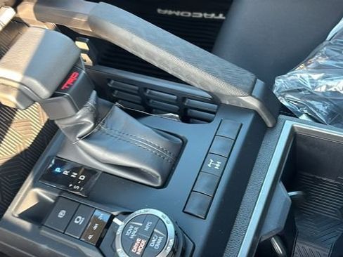 New 2025 Toyota Tacoma TRD Off-Road AWD/4WD image 24