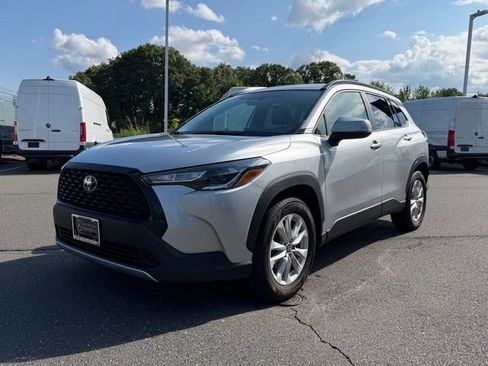 Used 2023 Toyota Corolla Cross LE FWD image 3