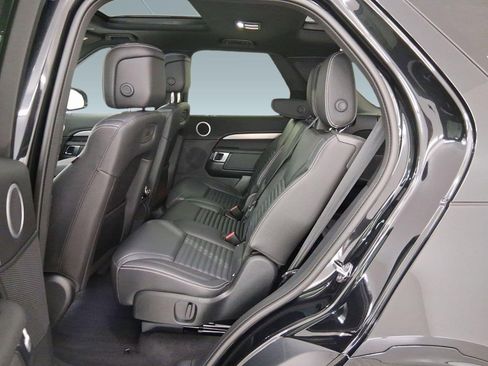 Used 2025 Land Rover Discovery Dynamic SE image 12