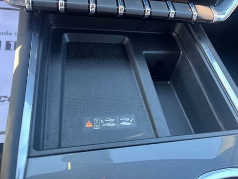 Used 2025 GMC Acadia Elevation image 32