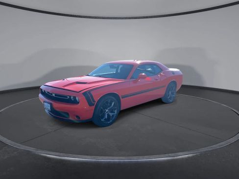 Used 2017 Dodge Challenger SXT image 4