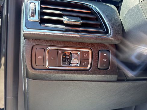 Used 2022 Lincoln Navigator Reserve AWD/4WD image 38