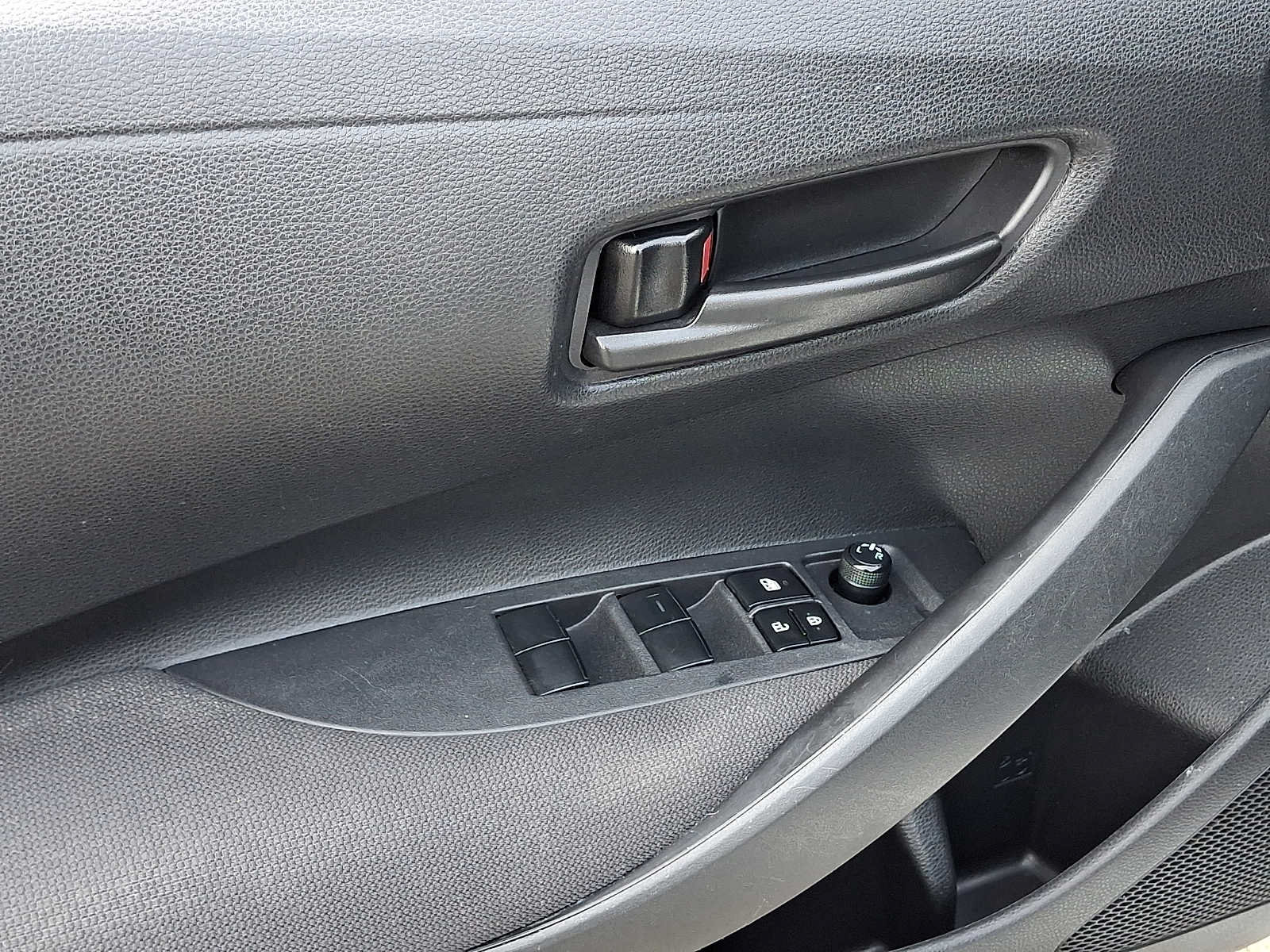 Used 2024 Toyota Corolla LE FWD image 10