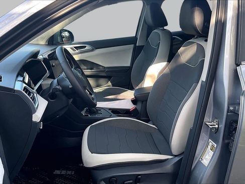 New 2026 Volkswagen Taos SE FWD image 9