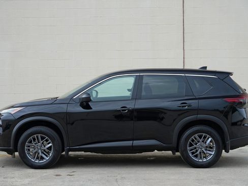 Used 2024 Nissan Rogue S AWD/4WD image 40