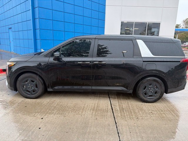 Used 2025 Kia Carnival FWD image 8