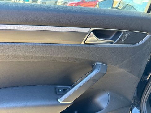 Used 2017 Volkswagen Passat 1.8T R-Line image 31