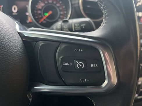 Used 2018 Jeep Wrangler Unlimited Sahara image 14