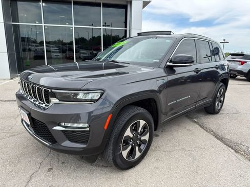 Used 2023 Jeep Grand Cherokee 4WD 4xe image 3