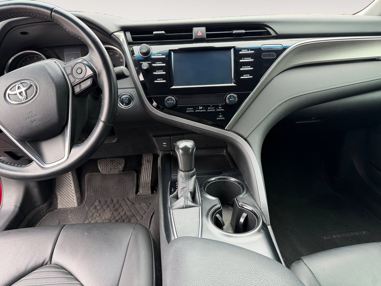 Used 2018 Toyota Camry SE w/ Moonroof Package FWD image 11