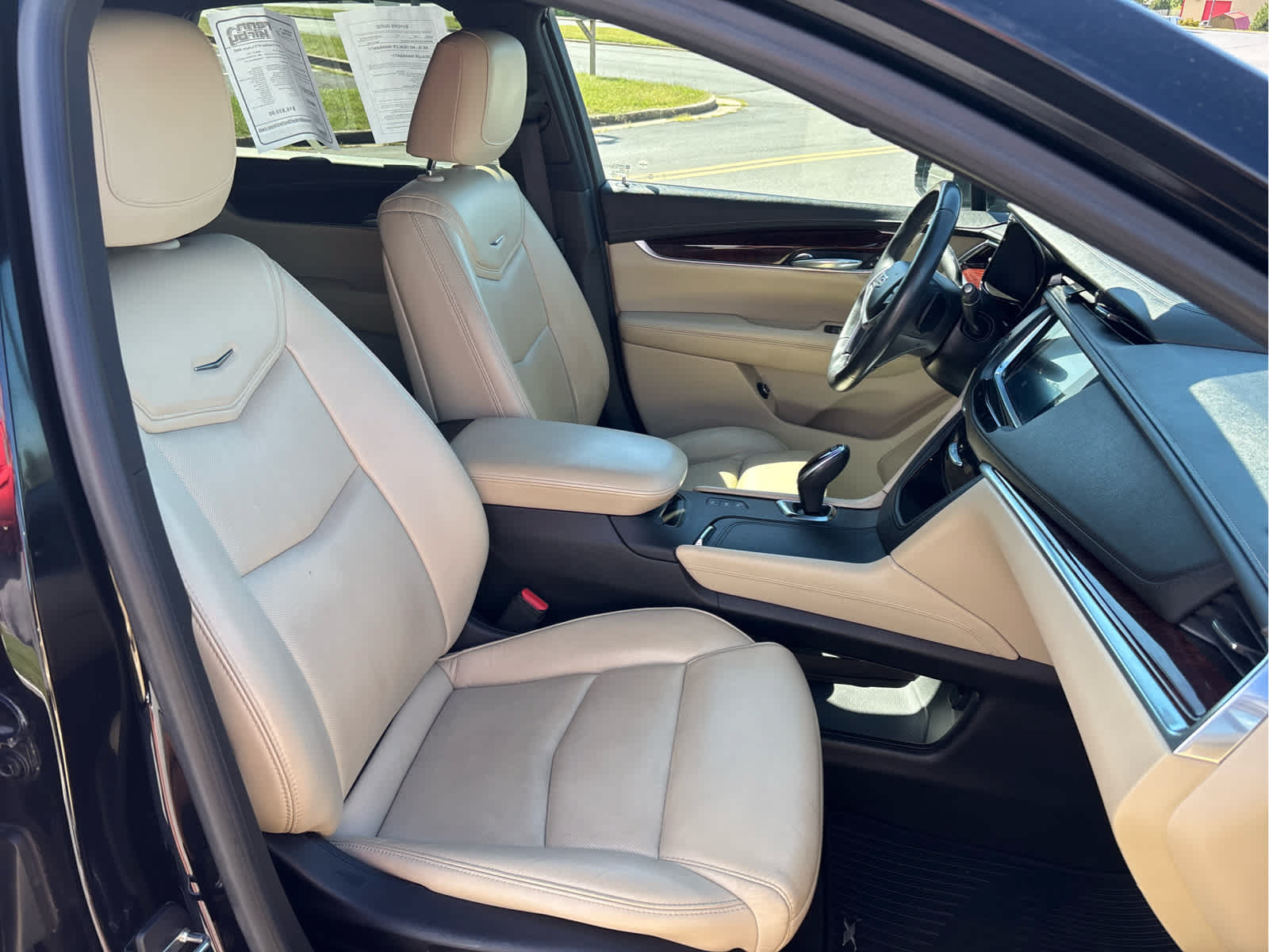 Used 2017 Cadillac XT5 Luxury w/ Driver Awareness Package AWD/4WD image 39