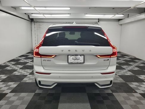 Used 2022 Volvo XC60 B6 R-Design image 5