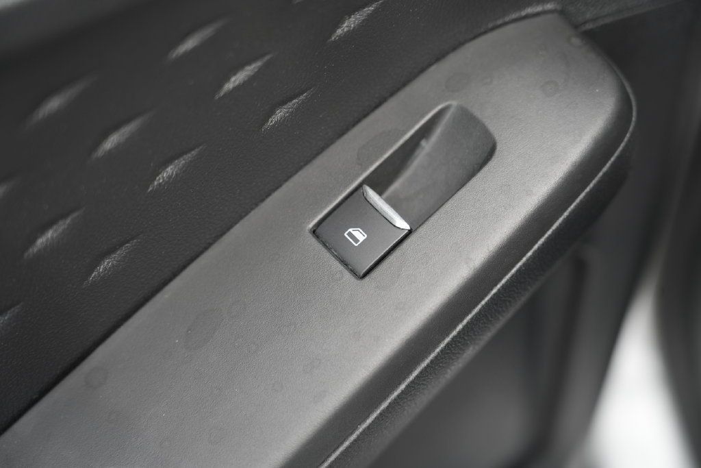 Used 2020 Ford Escape SE FWD image 26