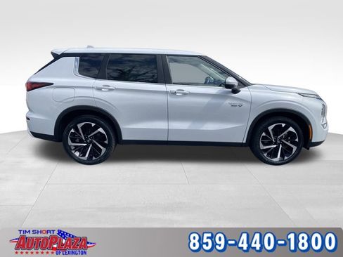 Used 2023 Mitsubishi Outlander SE image 5