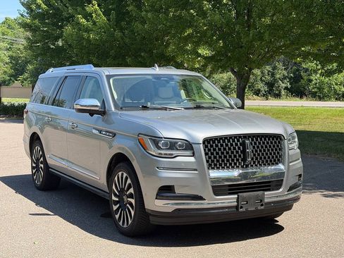 Used 2022 Lincoln Navigator L Black Label AWD/4WD image 2