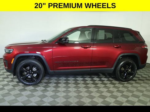 Used 2023 Jeep Grand Cherokee Altitude AWD/4WD image 6
