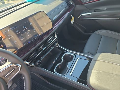 New 2026 Chevrolet Traverse Z71 w/ Driver Confidence Package AWD/4WD image 16