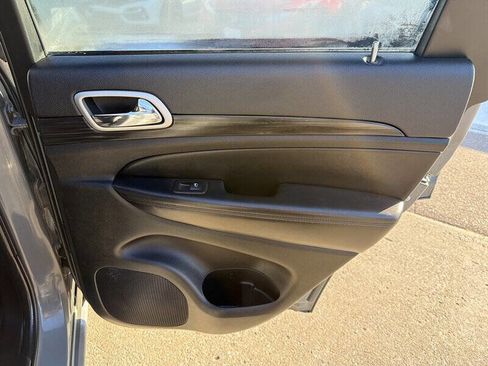 Used 2022 Jeep Grand Cherokee Laredo X image 20