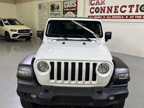 Used 2019 Jeep Wrangler Sport AWD/4WD image 3