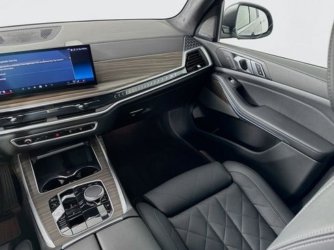 Used 2025 BMW X7 xDrive40i image 24