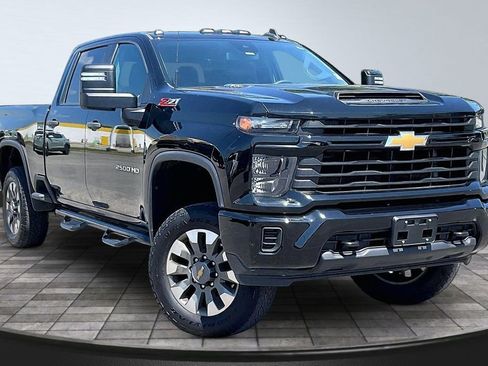 Used 2024 Chevrolet Silverado 2500 Custom w/ Custom Value Package AWD/4WD image 12