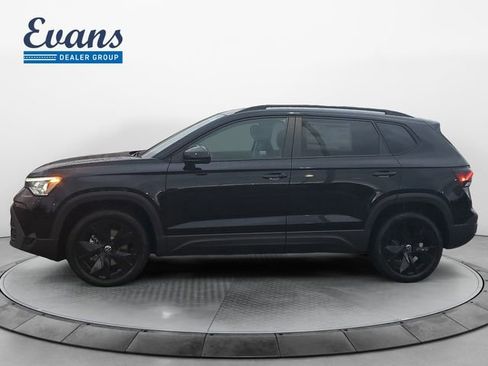 New 2026 Volkswagen Taos SE FWD image 2